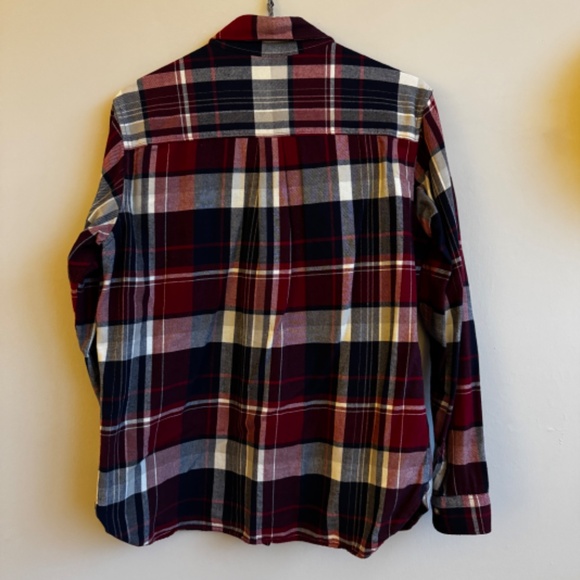 UNIQLO Grey Flannel Button Up - Picture 4 of 6